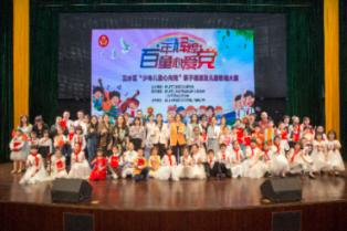 去邻国中学课堂参观，这里学生毕业了想做什么工作？回答很有特色